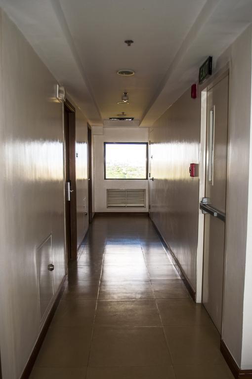 Titan Condo At Studio City Tower 1 Alabang マニラ市 エクステリア 写真